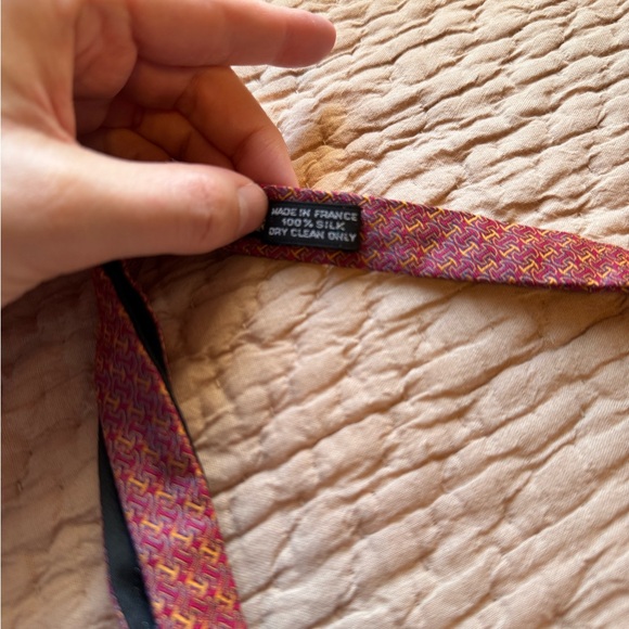 HERMES Men’s Bow Tie in Red & Yellow, 100% Silk, Made in Paris, good condition - Picture 5 of 8